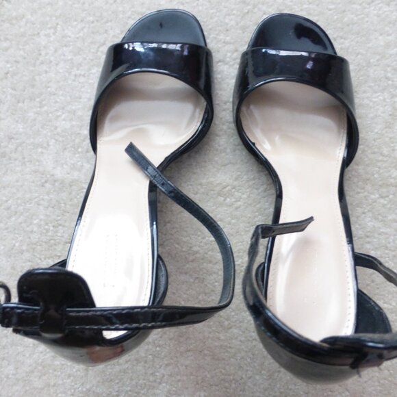 FOREVER 21 black patent classic thick single strap heels - Picture 3 of 9
